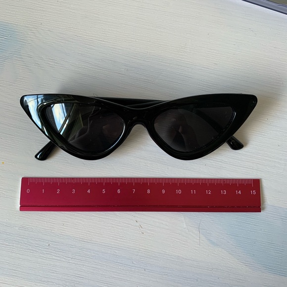 Black cat eye sunglasses - Picture 3 of 4